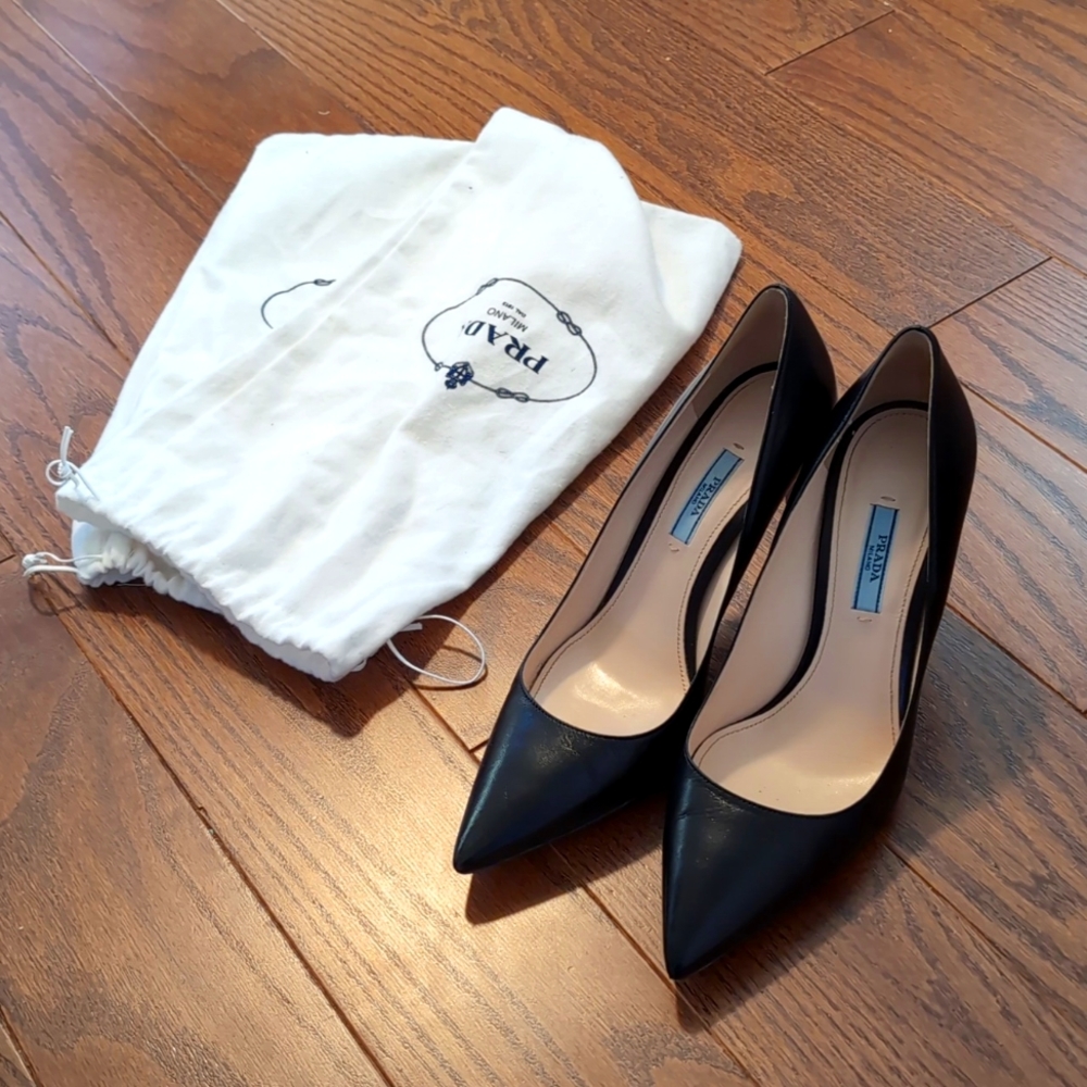 PRADA classic black pointed toe leather heels size 39.5